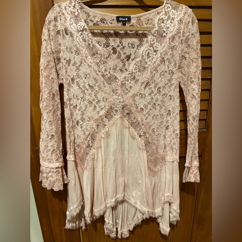 Blue B light peach colored‎ lace and rayon tunic